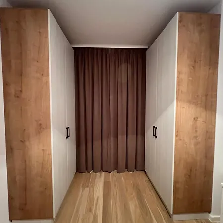 Luxury Monarch Sleeps 5 Timişoara