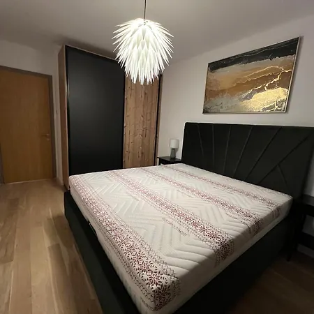 Luxury Monarch Sleeps 5 Timişoara