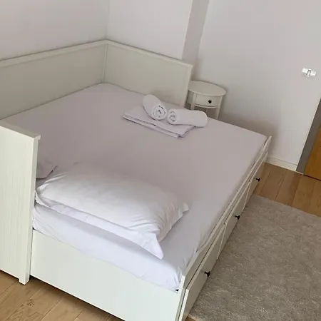 Luxury Monarch Sleeps 5 * Timisoara