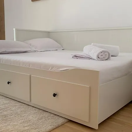Luxury Monarch Sleeps 5 Timişoara