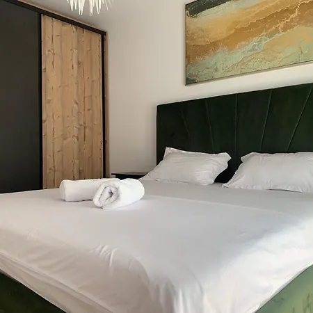 Luxury Monarch Sleeps 5 Timişoara